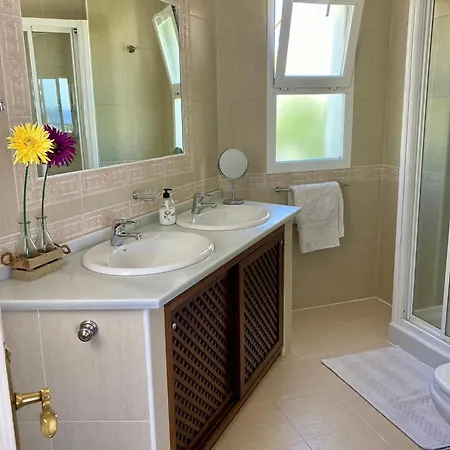 In With Private Pool And Sea View *