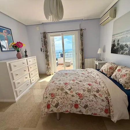In With Private Pool And Sea View Nerja