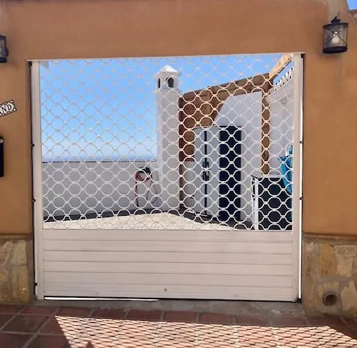 In With Private Pool And Sea View Nerja