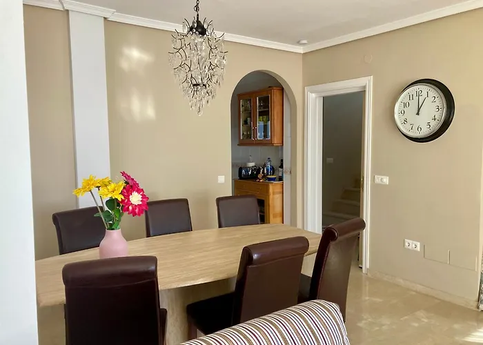 In With Private Pool And Sea View Villa Nerja