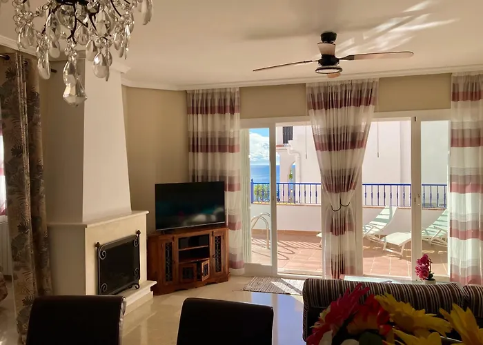 In With Private Pool And Sea View Villa Nerja