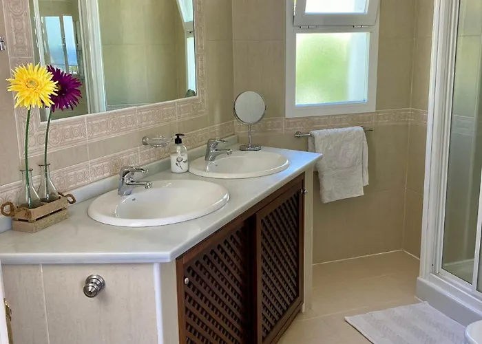 In With Private Pool And Sea View *