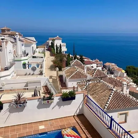 In With Private Pool And Sea View فيلة